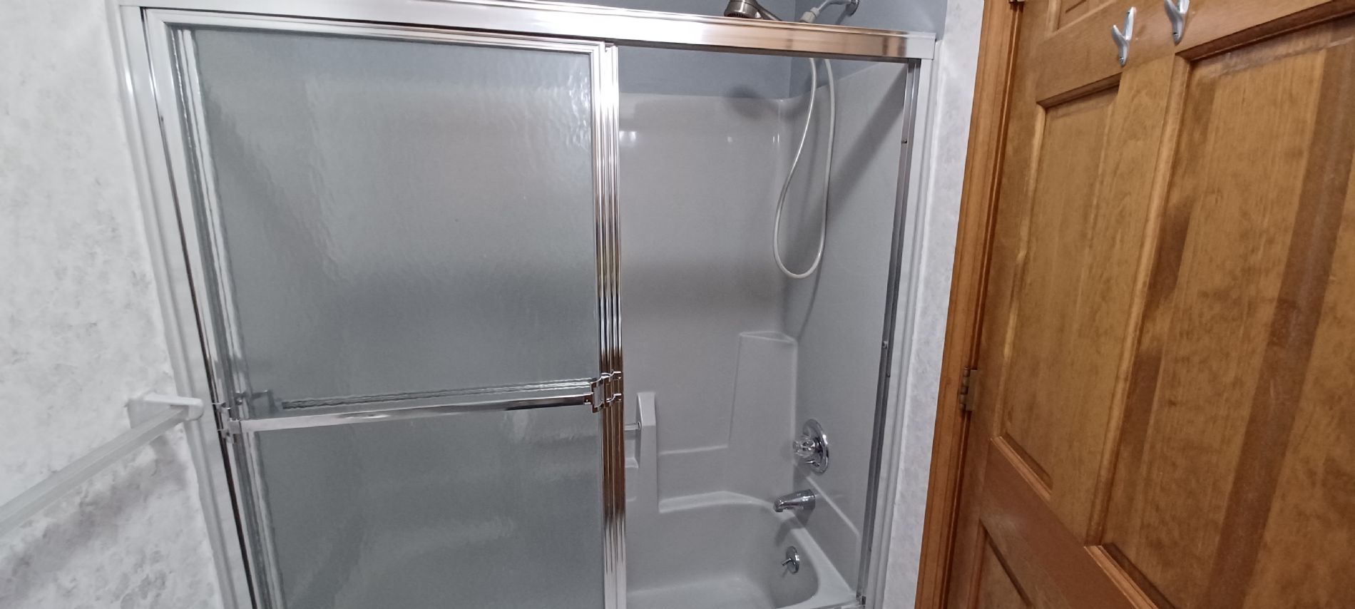 second floor full bathroom