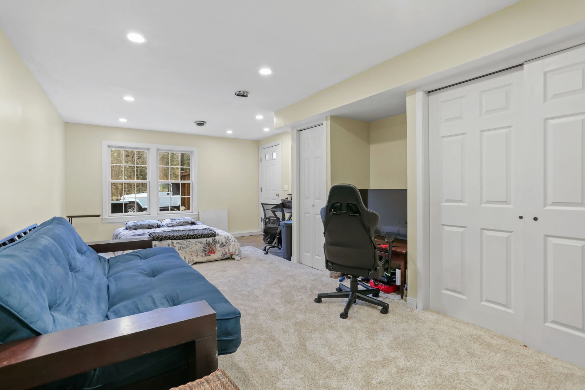 Inlaw Suite - walkout to driveway