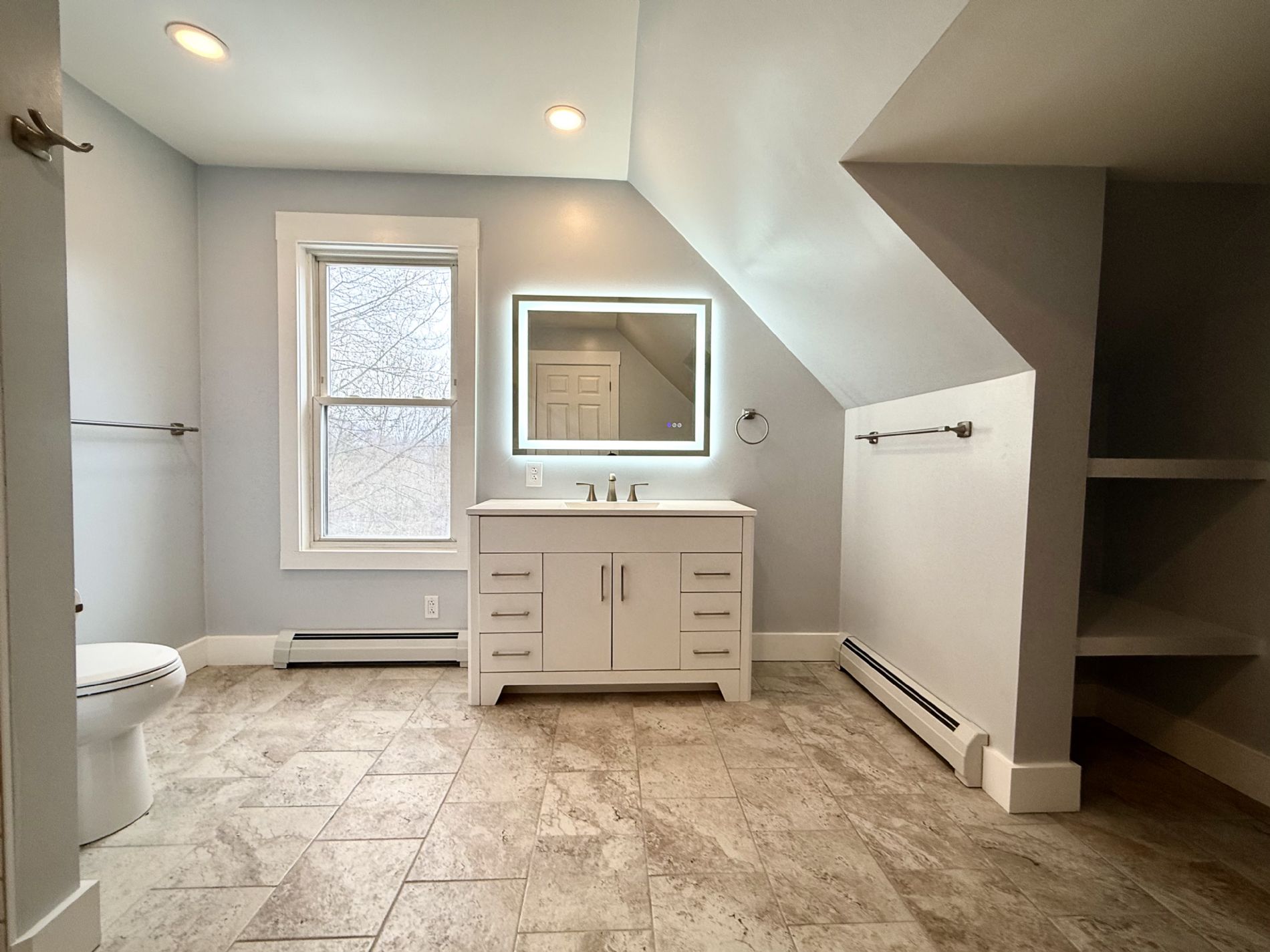 2nd Floor Bathroom 
