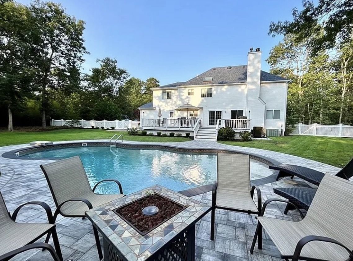 Heated salt water oasis with jetted relaxation steps 
